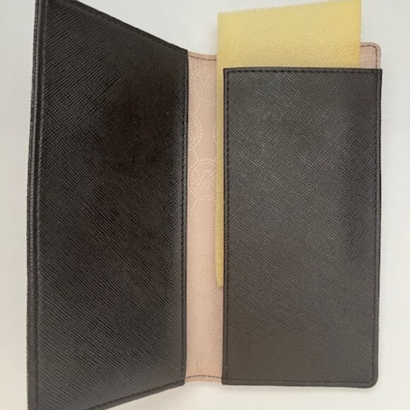 Michael Kors MK Signature Monogram Wallet with Gold Tone Plate Logo & Pullout - Picture 12 of 13